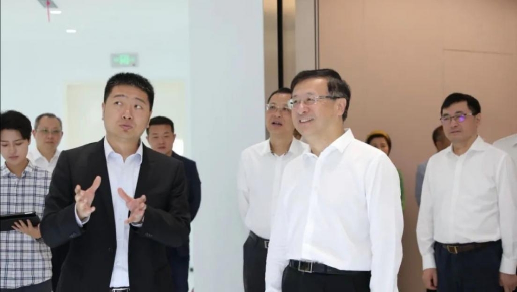 上海市委常委、常务副市长陈寅一行走访调研PG电子试玩