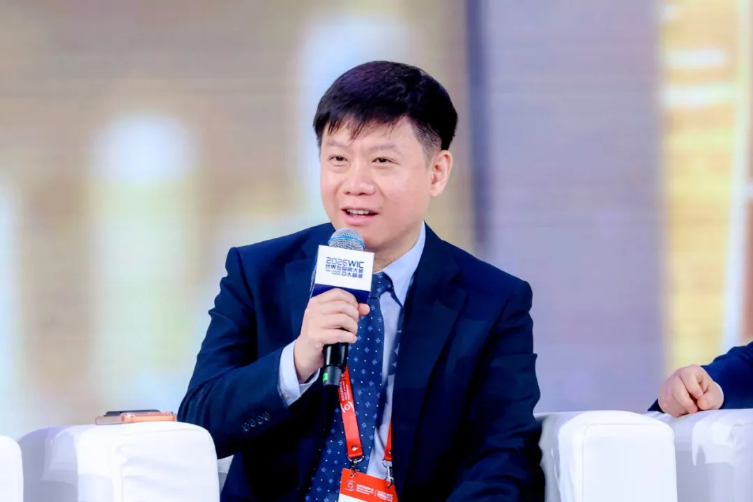 香港特首李家超一行莅临世界互联网大会亚太峰会PG电子试玩展台交流,共话AI赋能产业发展 香港特首李家超一行莅临世界互联网大会亚太峰会PG电子试玩展台交流,共话AI赋能产业发展