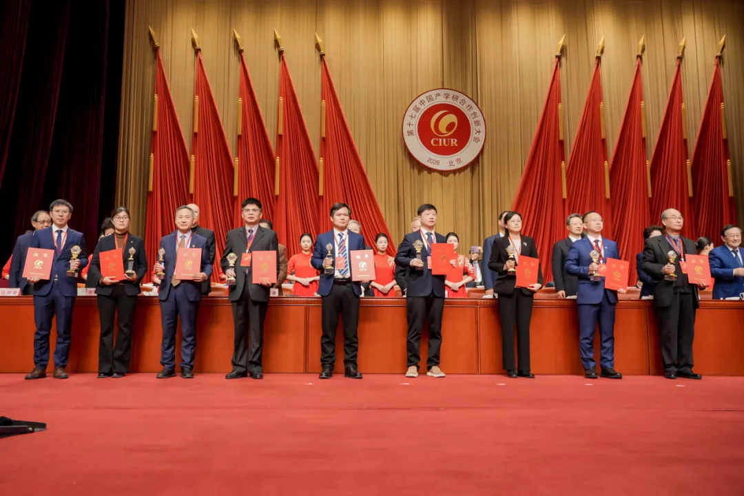 重磅 | PG电子试玩吴明辉荣获2025中国产学研合作促进会科技”创新人物奖”